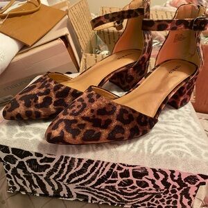 Torrid Leo velvet pumps size 11.5